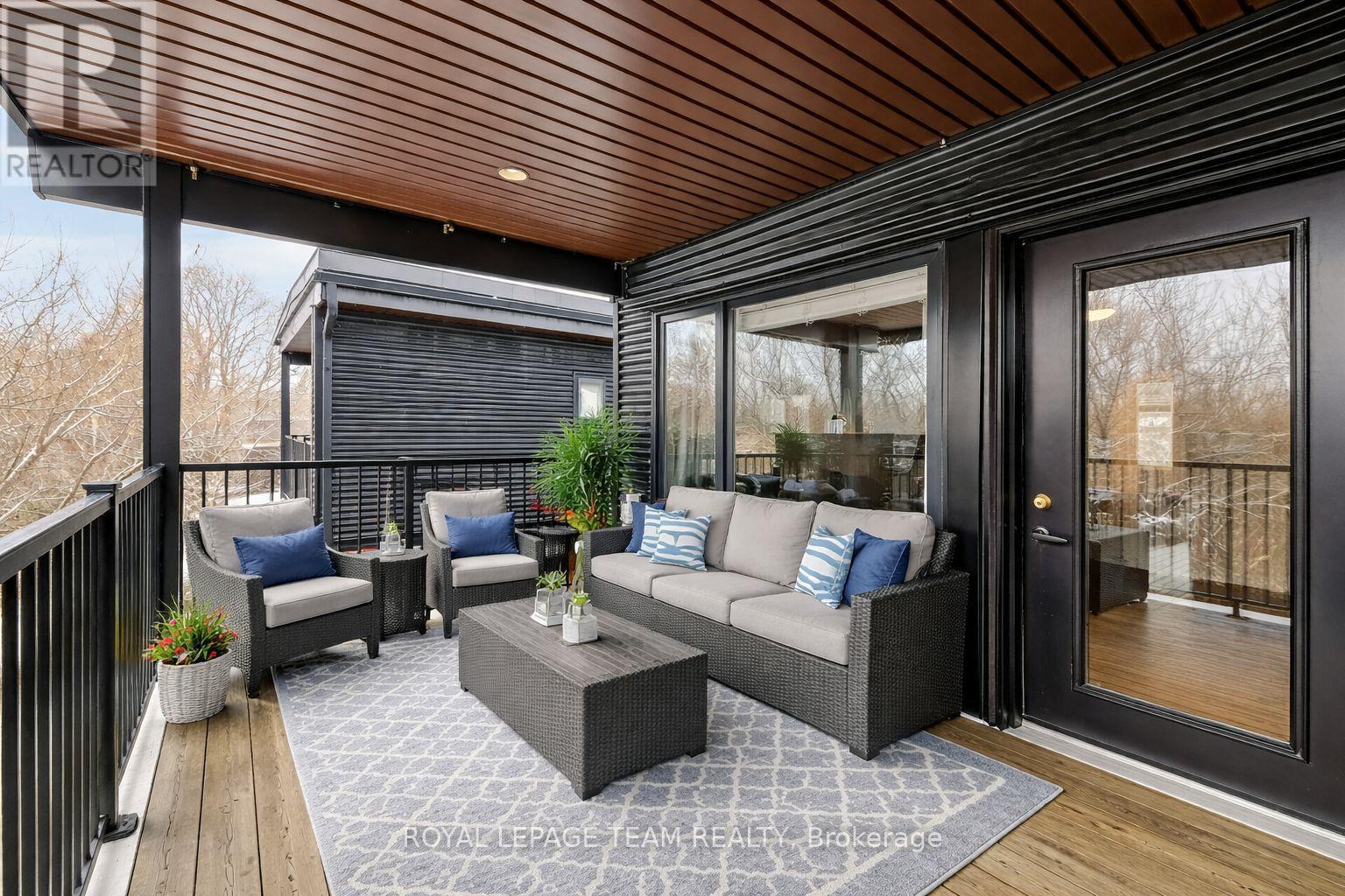 A - 142 A Queen Mary Street