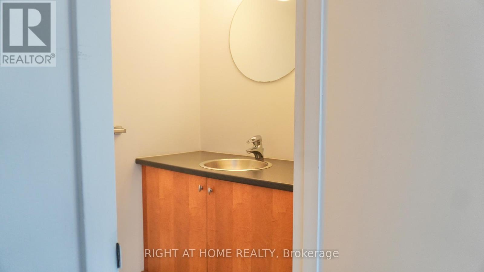 904 - 383 Cumberland Street