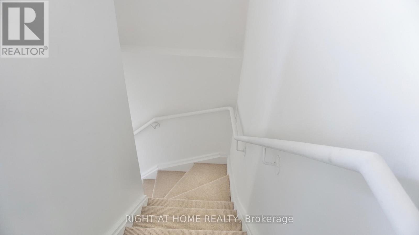 904 - 383 Cumberland Street