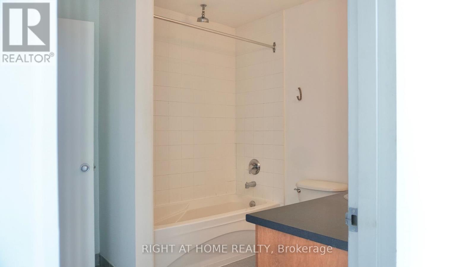 904 - 383 Cumberland Street