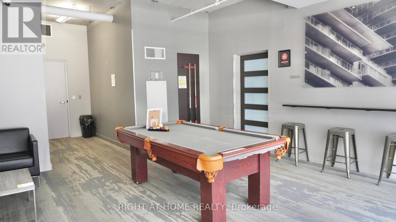 904 - 383 Cumberland Street