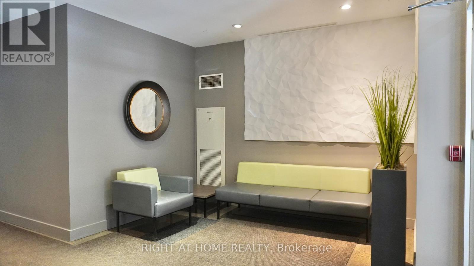 904 - 383 Cumberland Street