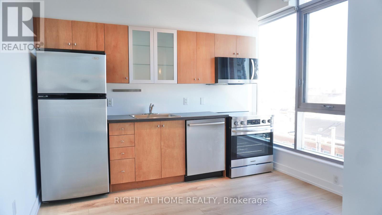 904 - 383 Cumberland Street