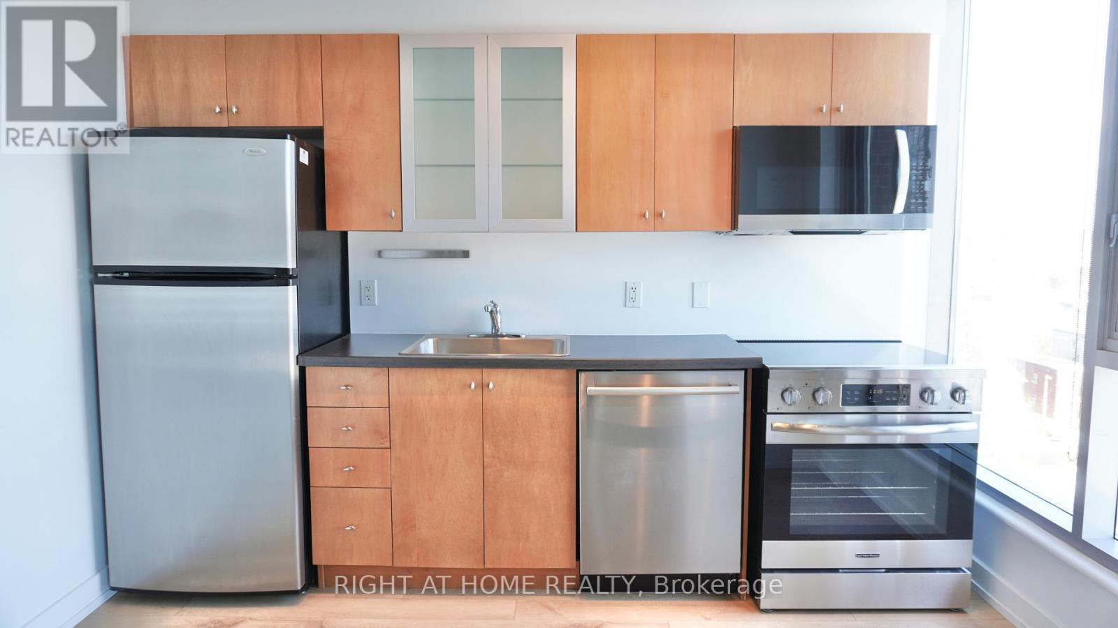 904 - 383 Cumberland Street