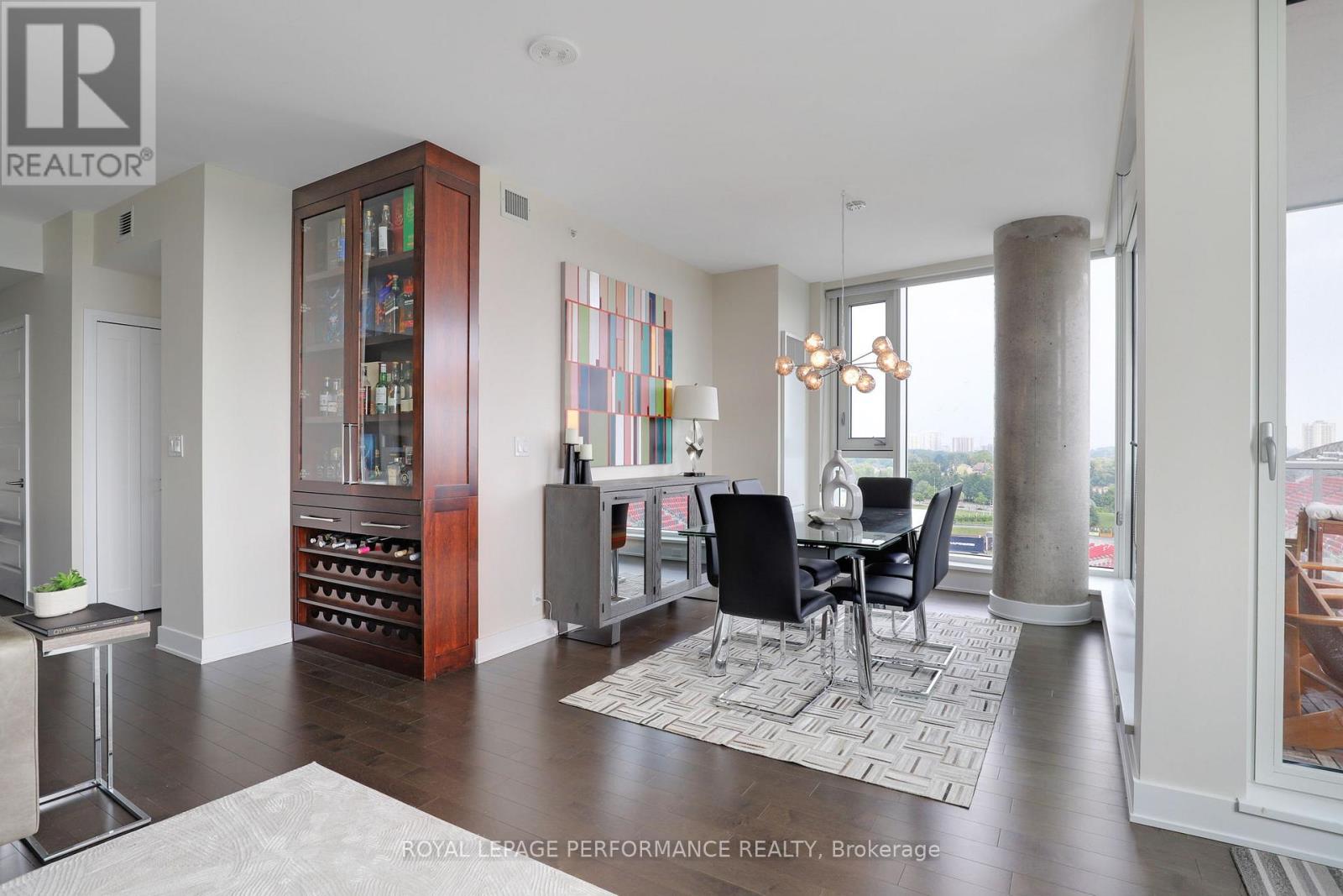 907 - 1035 Bank Street