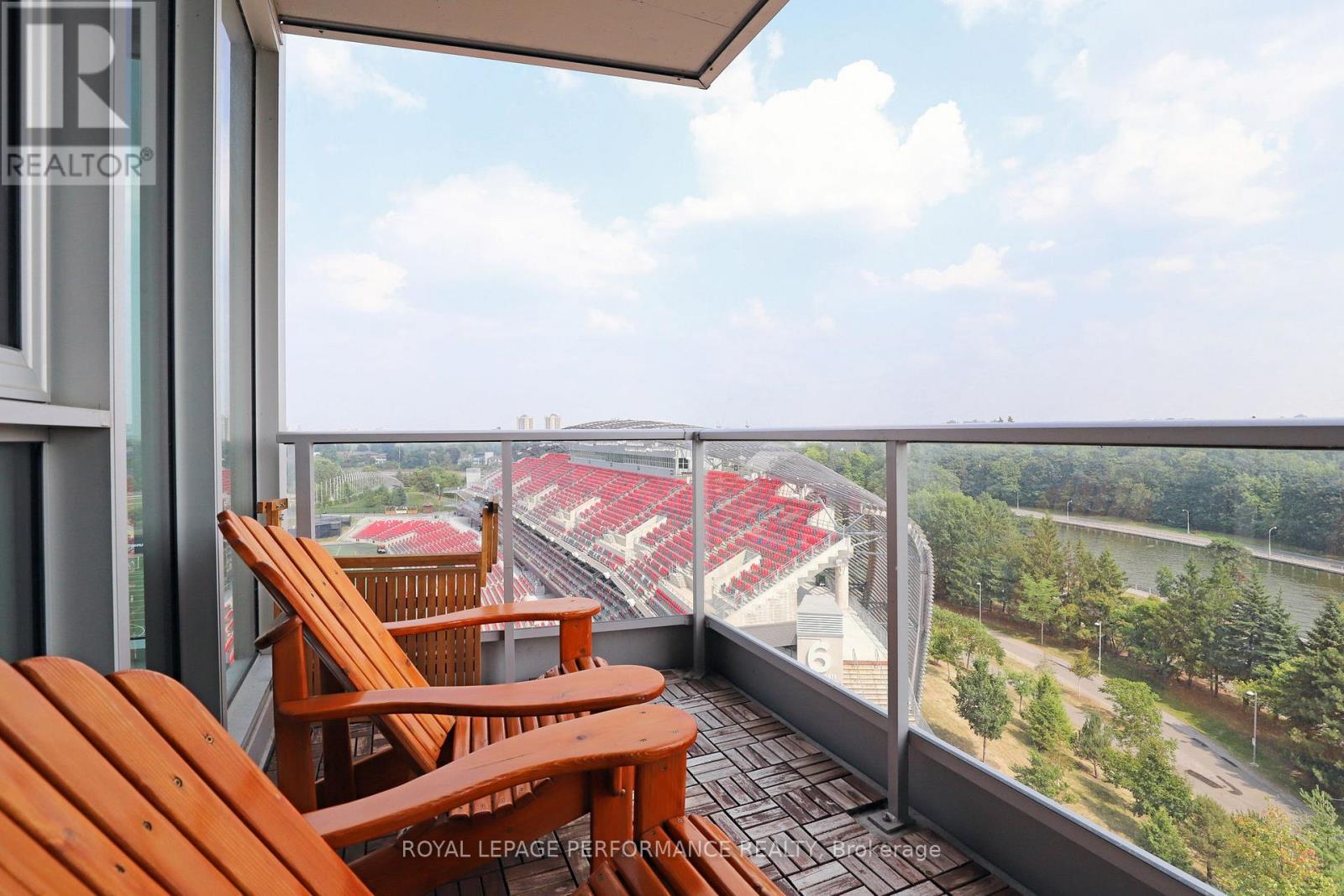 907 - 1035 Bank Street