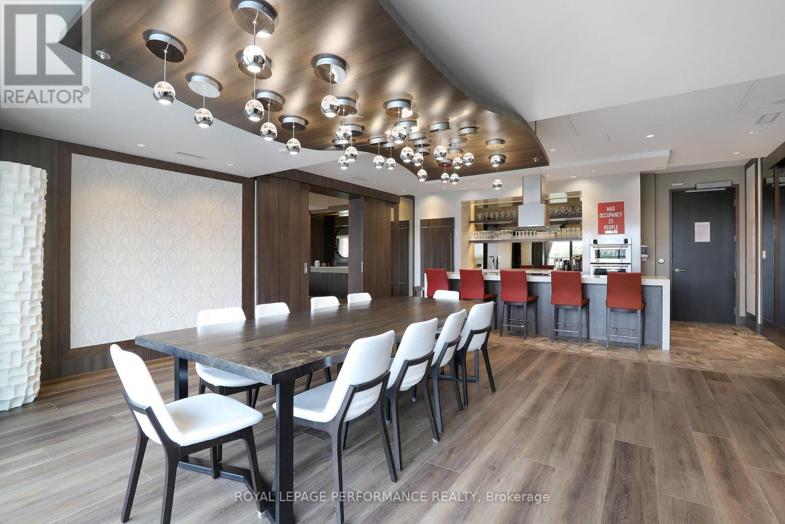 907 - 1035 Bank Street