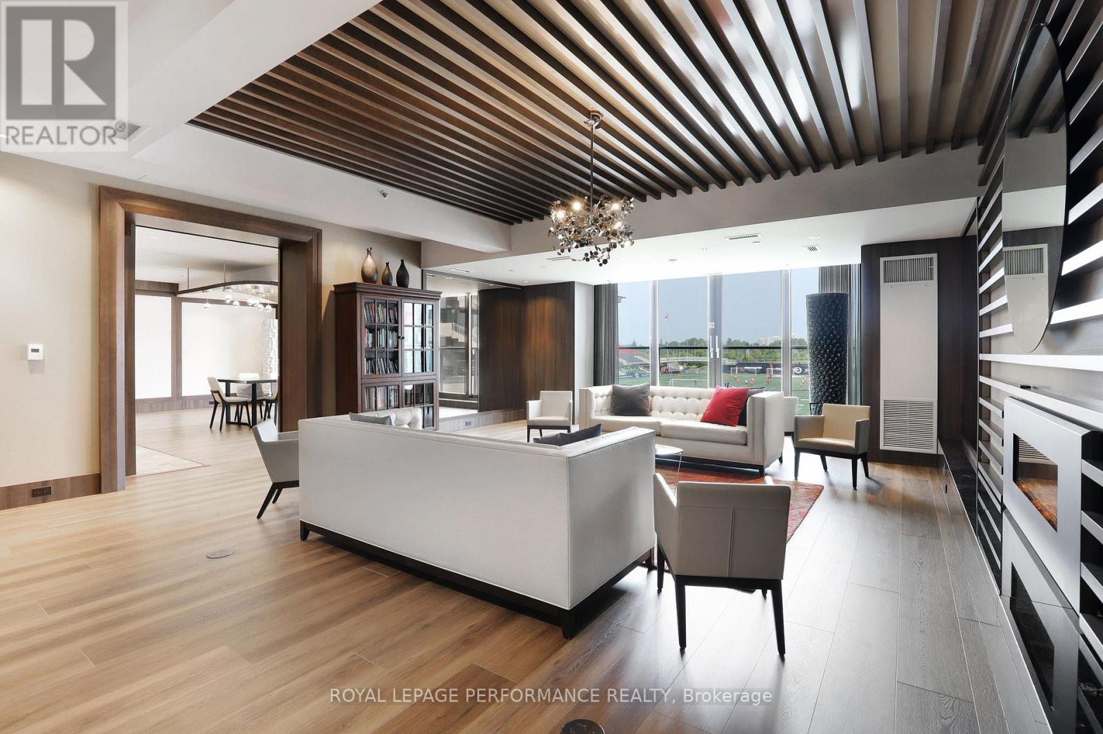 907 - 1035 Bank Street