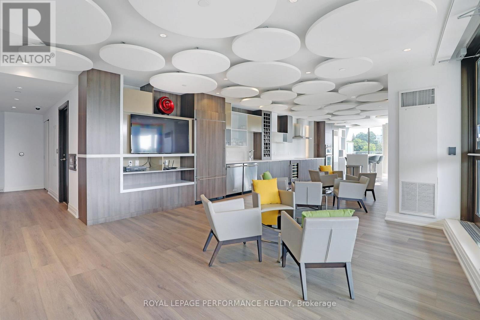 907 - 1035 Bank Street