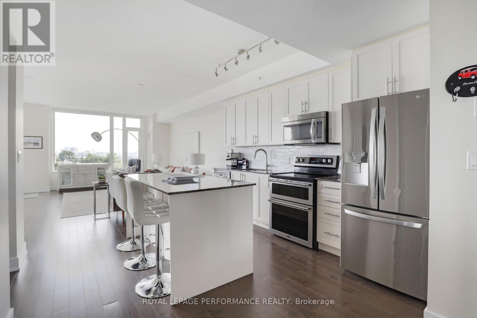 907 - 1035 Bank Street