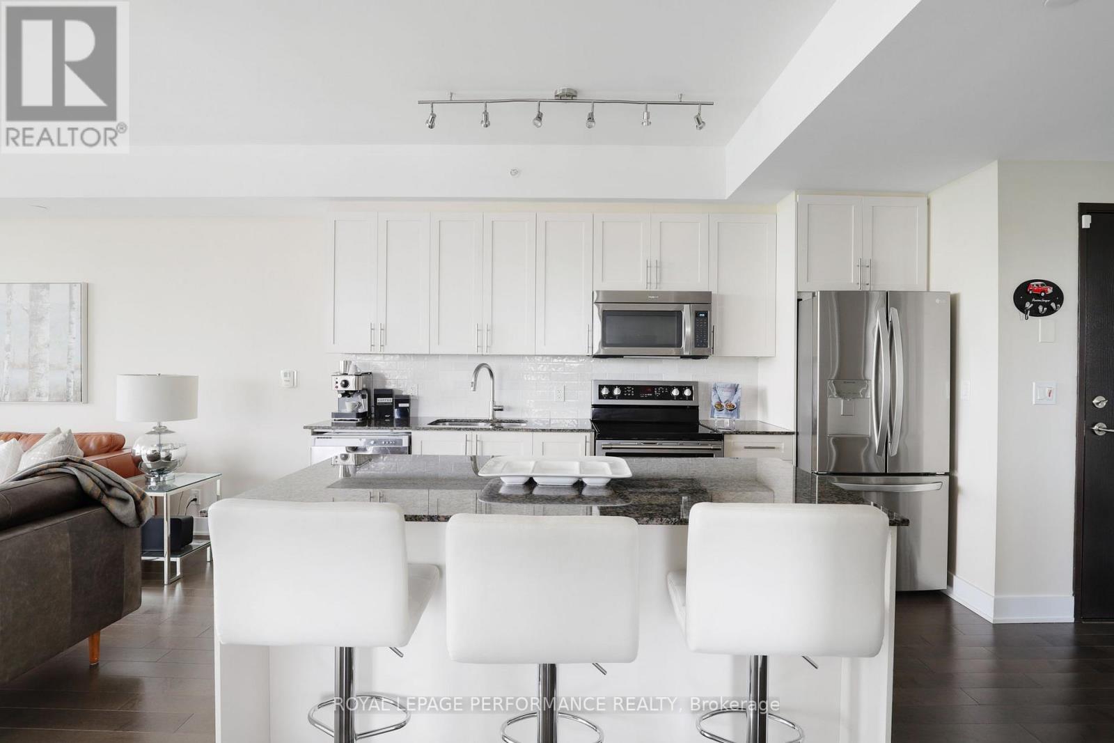 907 - 1035 Bank Street