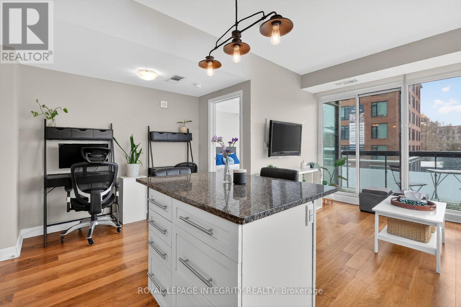 416 - 238 Besserer Street