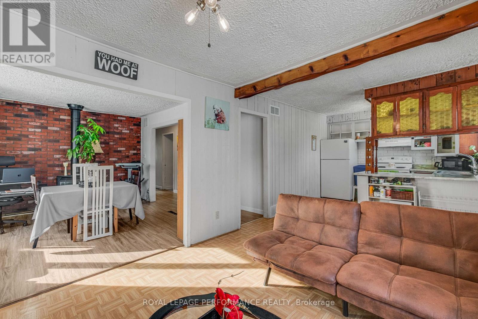 2082 Sandy Hill Road