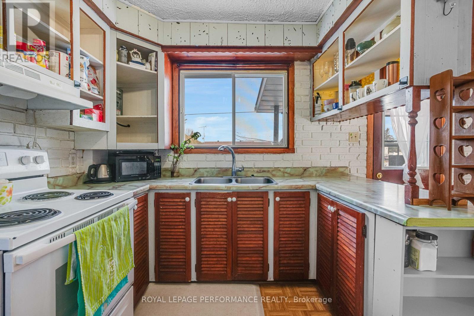 2082 Sandy Hill Road