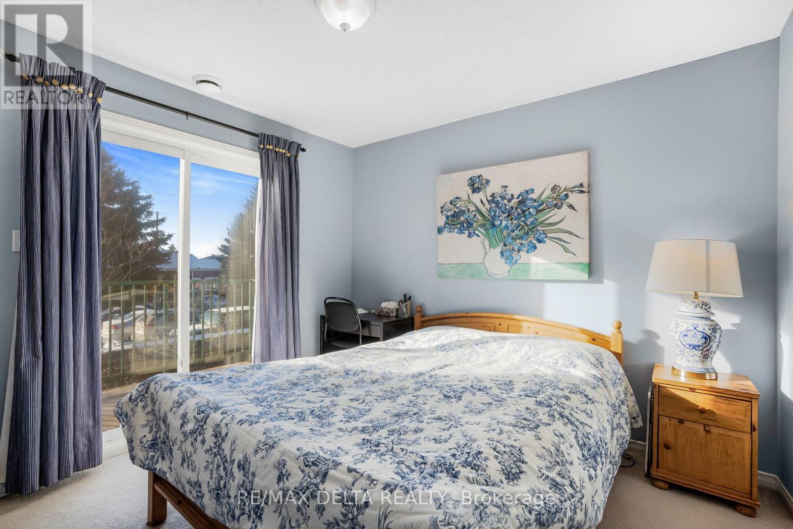 208 - 2927 Laurier Street