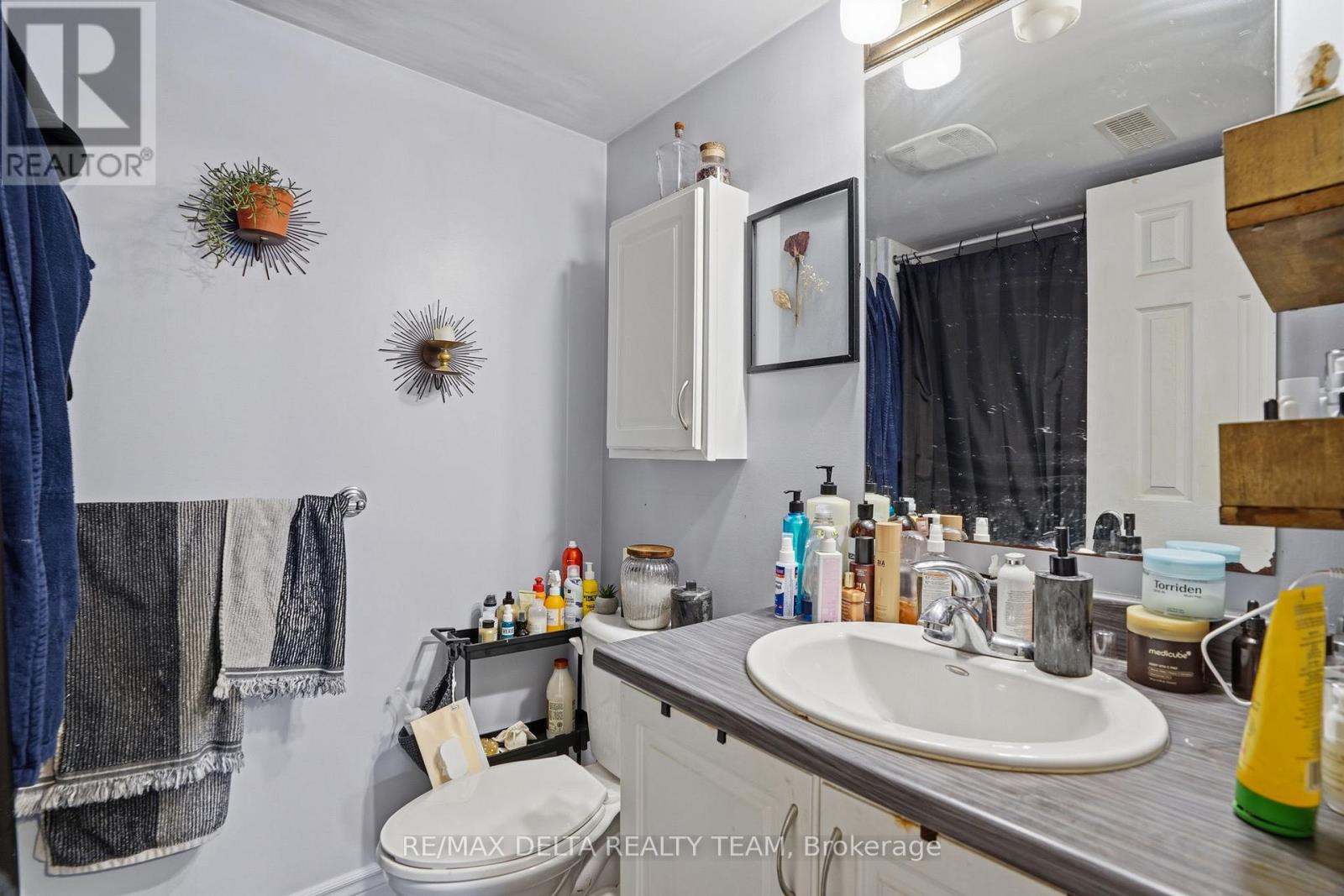 121 - 2333 Esprit Drive