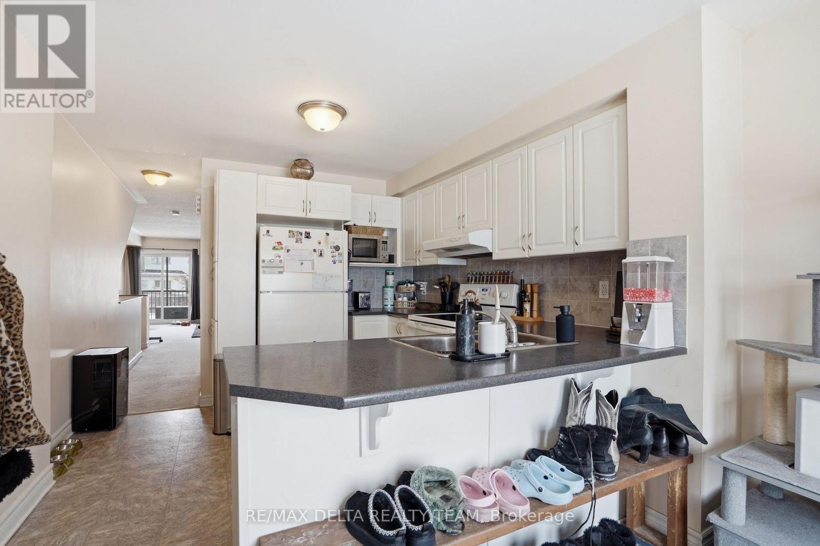 121 - 2333 Esprit Drive