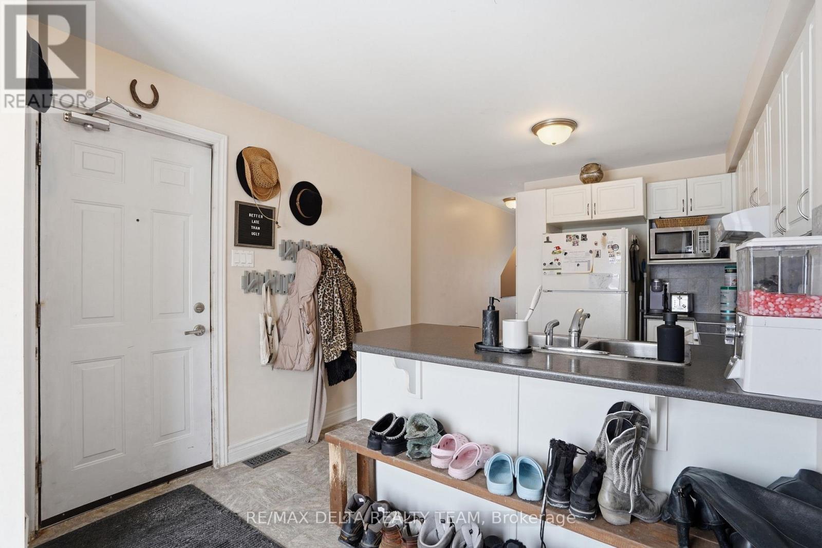 121 - 2333 Esprit Drive