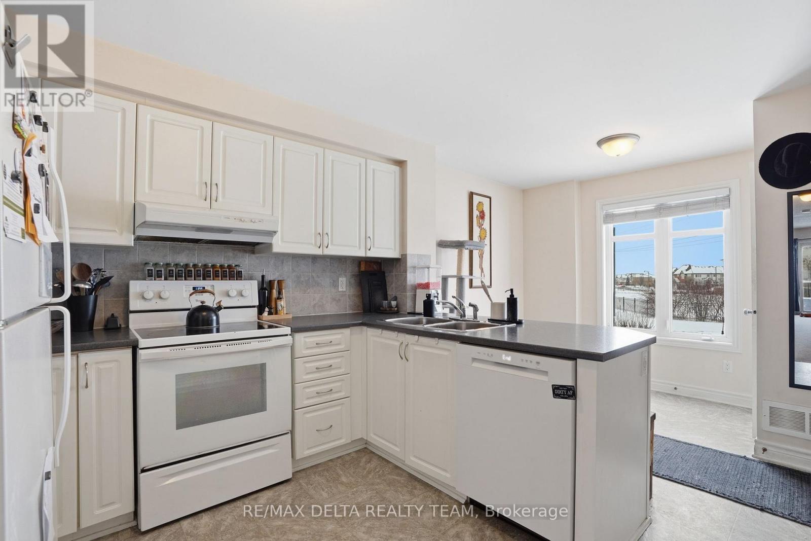 121 - 2333 Esprit Drive