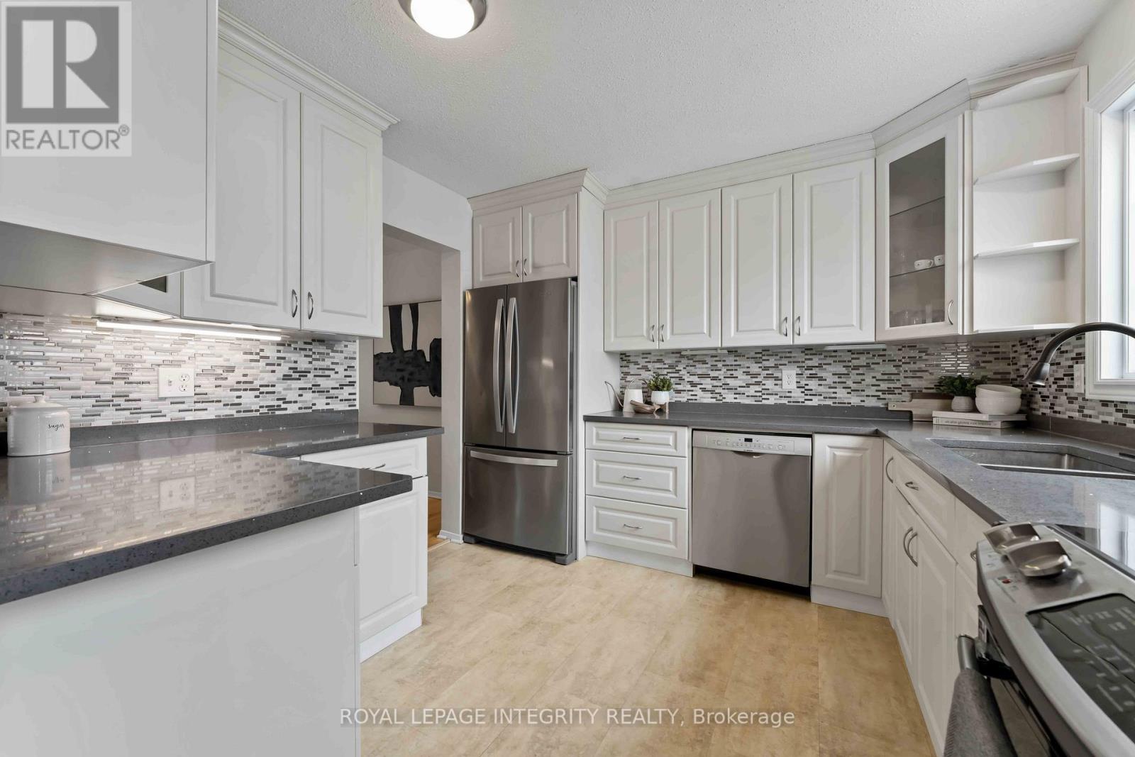 19 - 1585 Heron Road