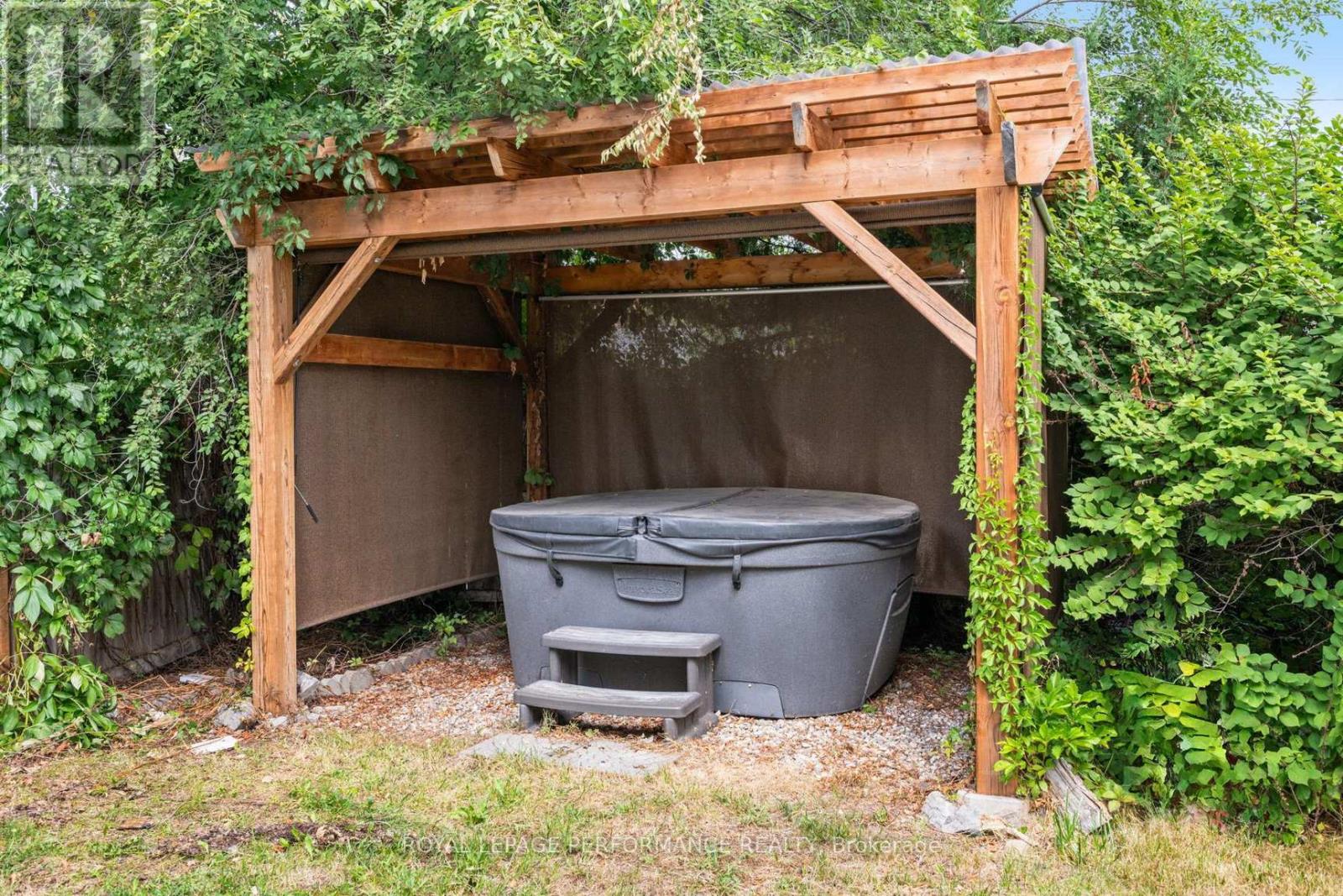 121 Elizabeth Street