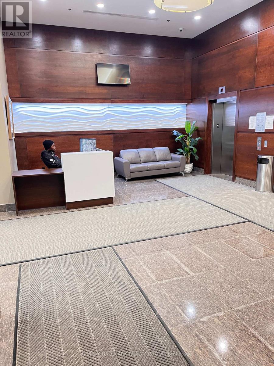 814 - 238 Besserer Street