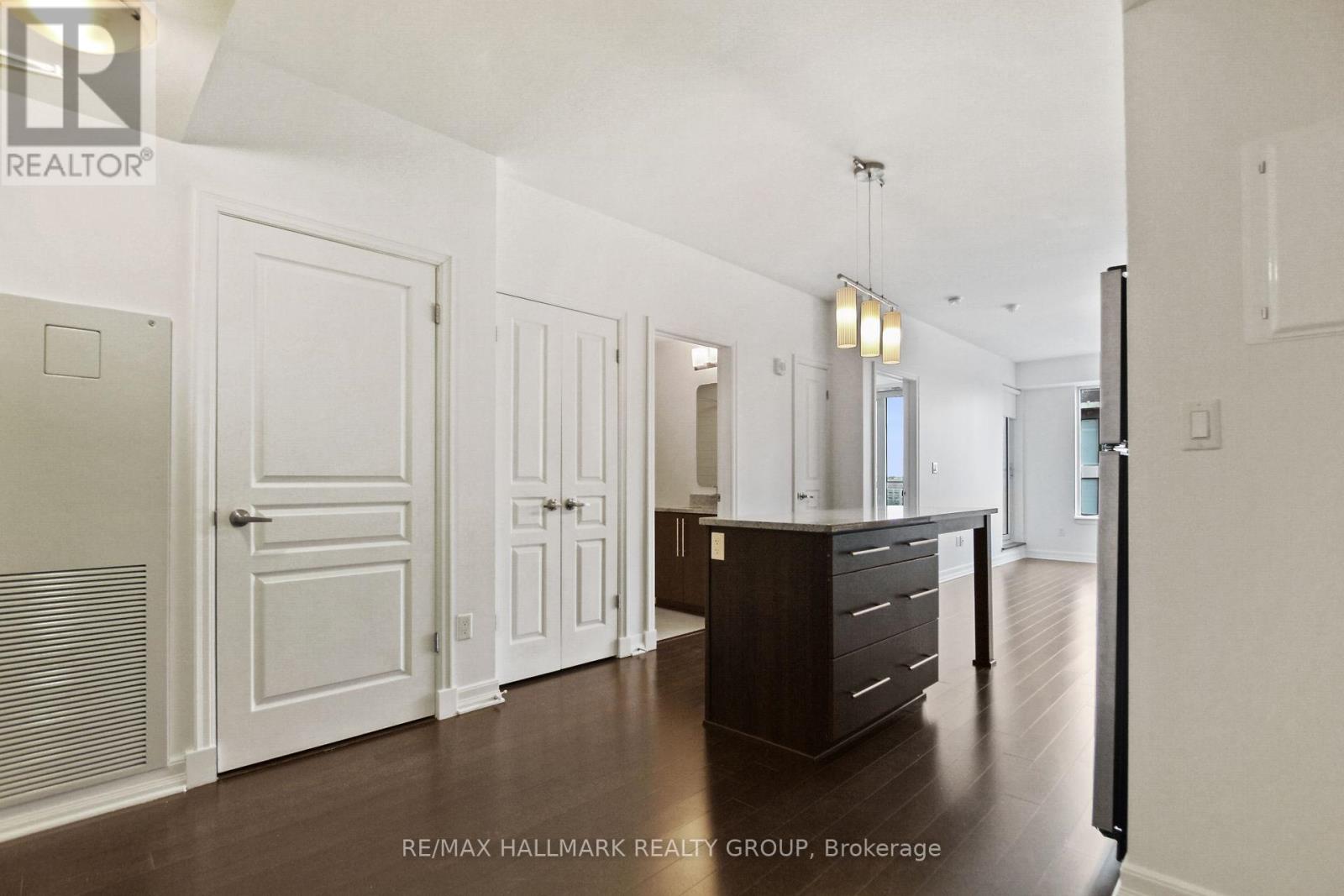 814 - 238 Besserer Street