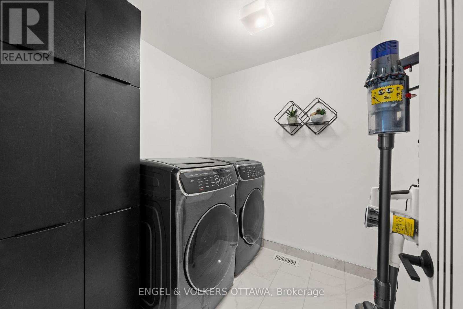 250 Shuttleworth Drive