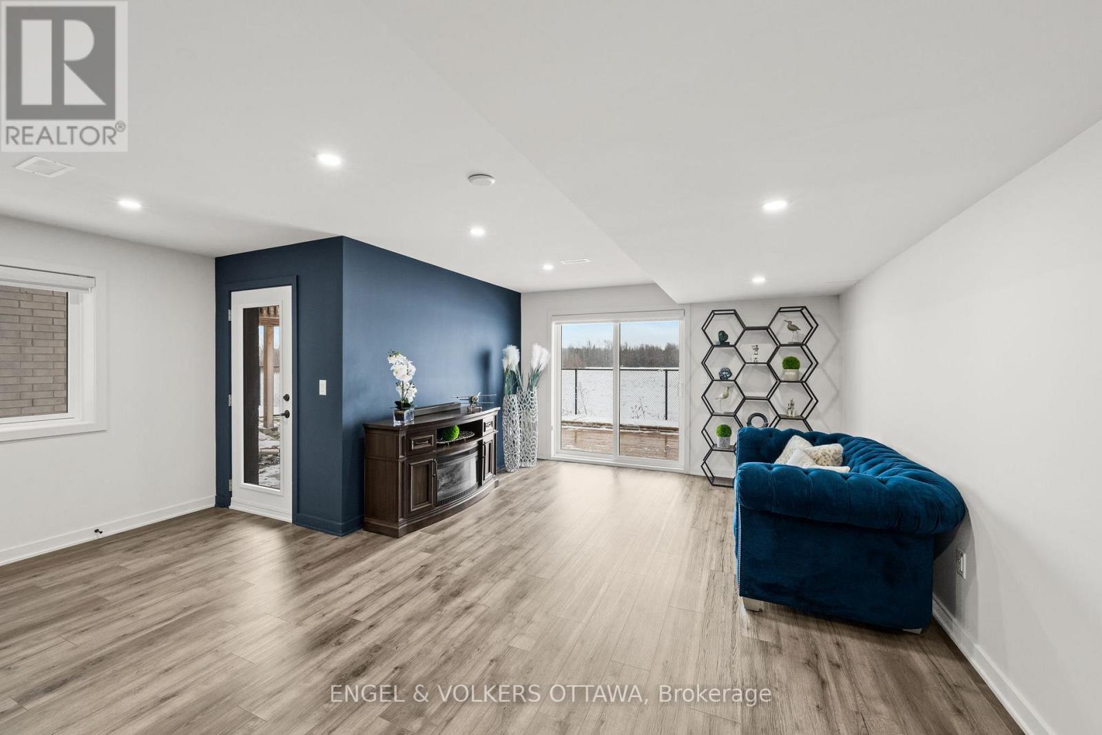 250 Shuttleworth Drive