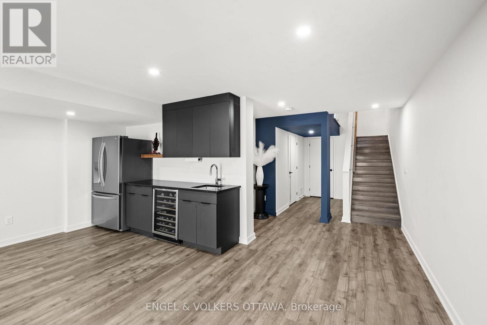 250 Shuttleworth Drive