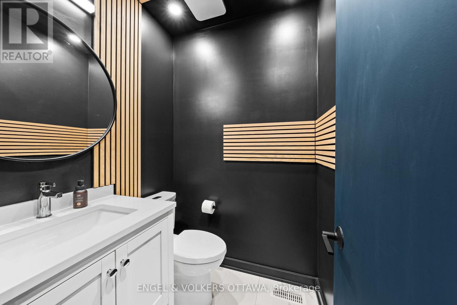 250 Shuttleworth Drive