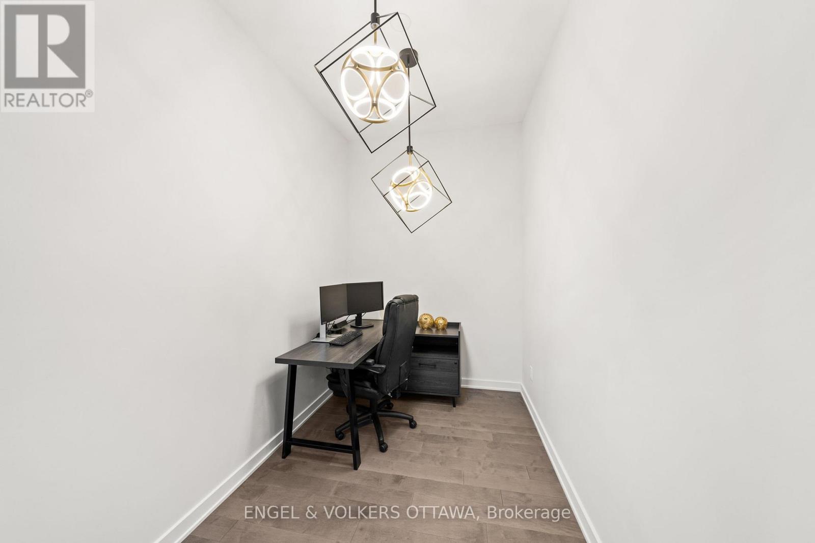 250 Shuttleworth Drive