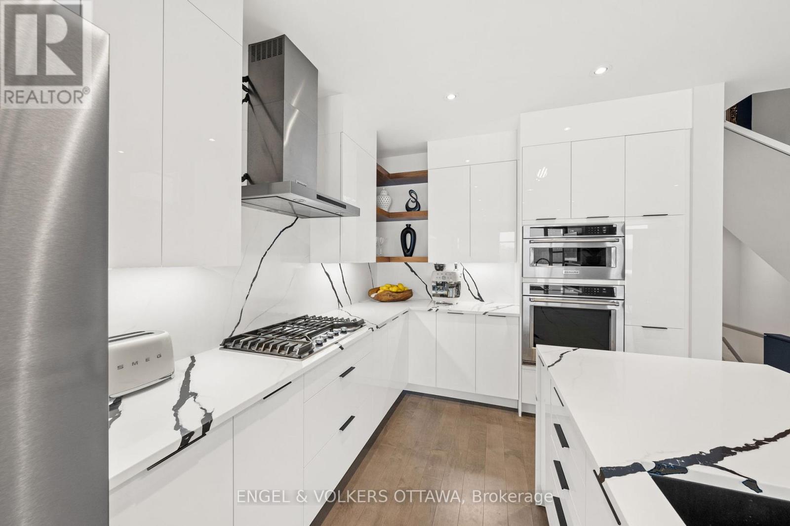 250 Shuttleworth Drive