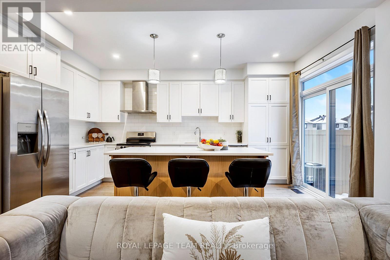 223 Turnbuckle Crescent