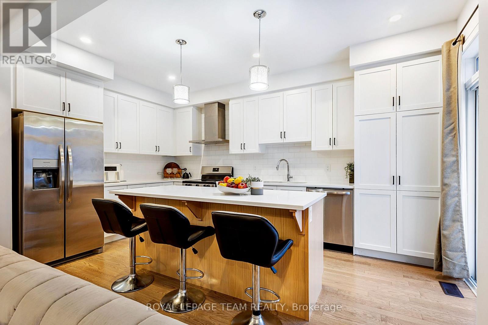 223 Turnbuckle Crescent