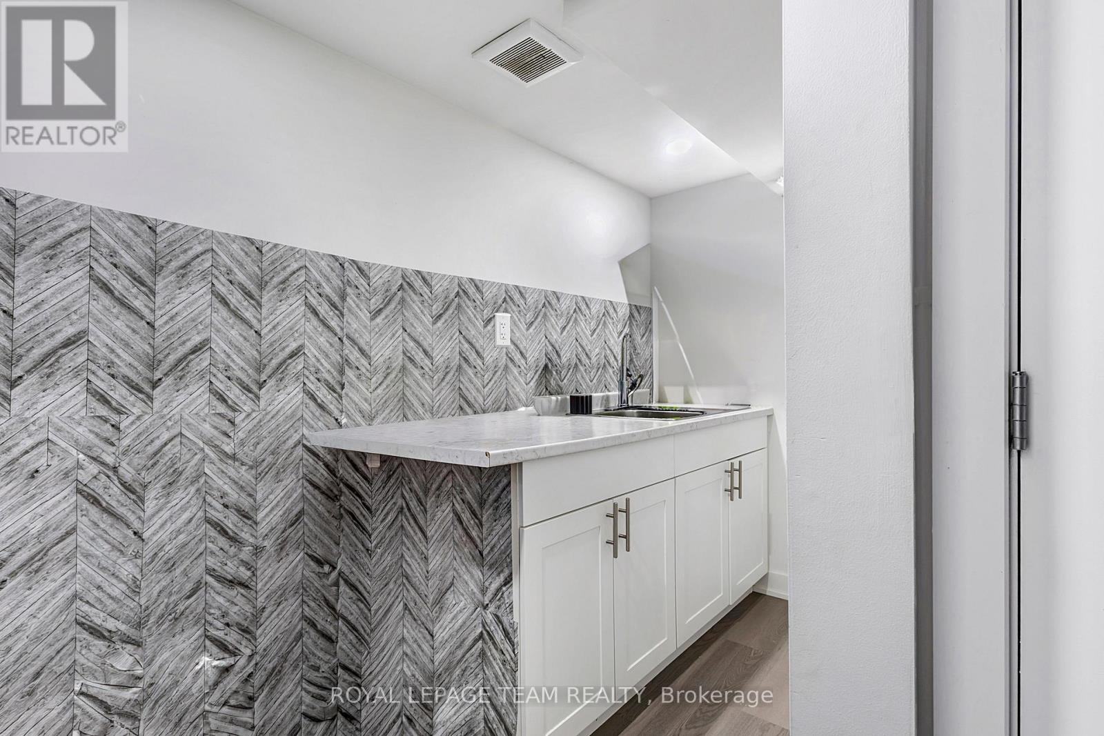 223 Turnbuckle Crescent