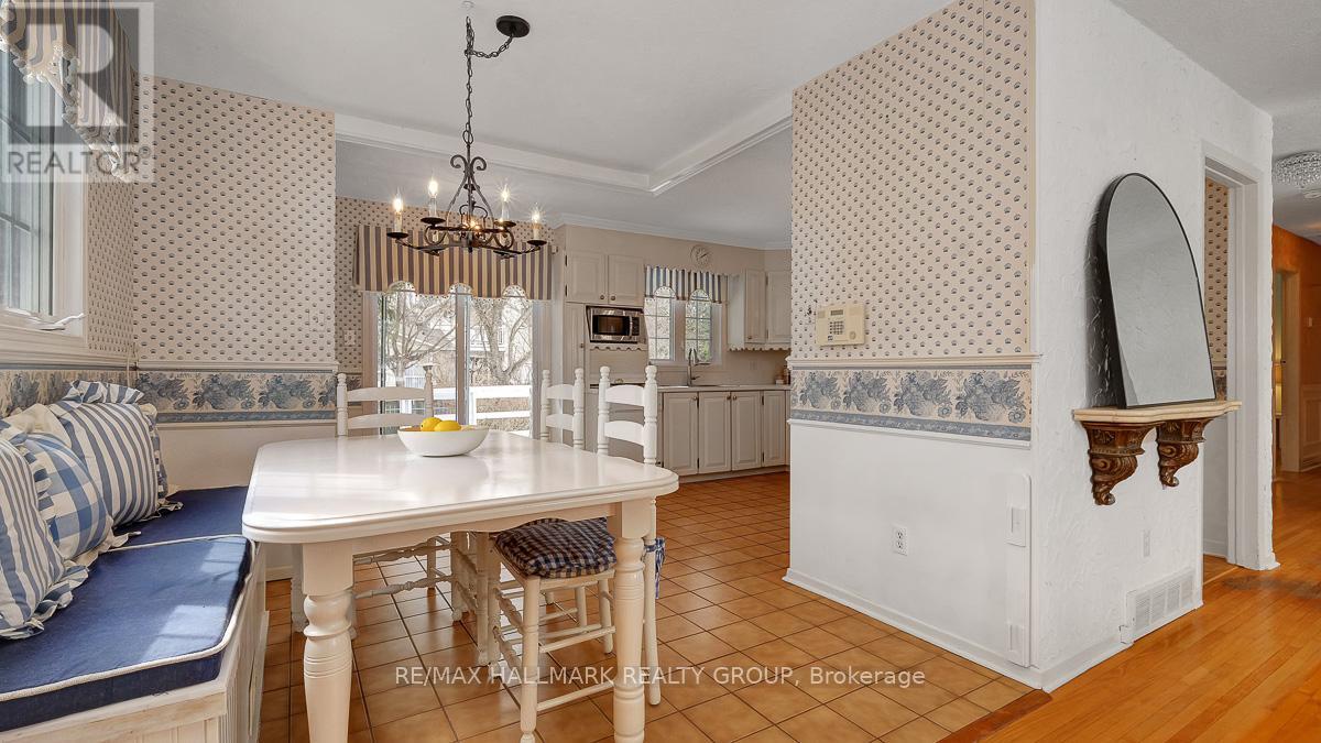 2185 Bickerton Avenue