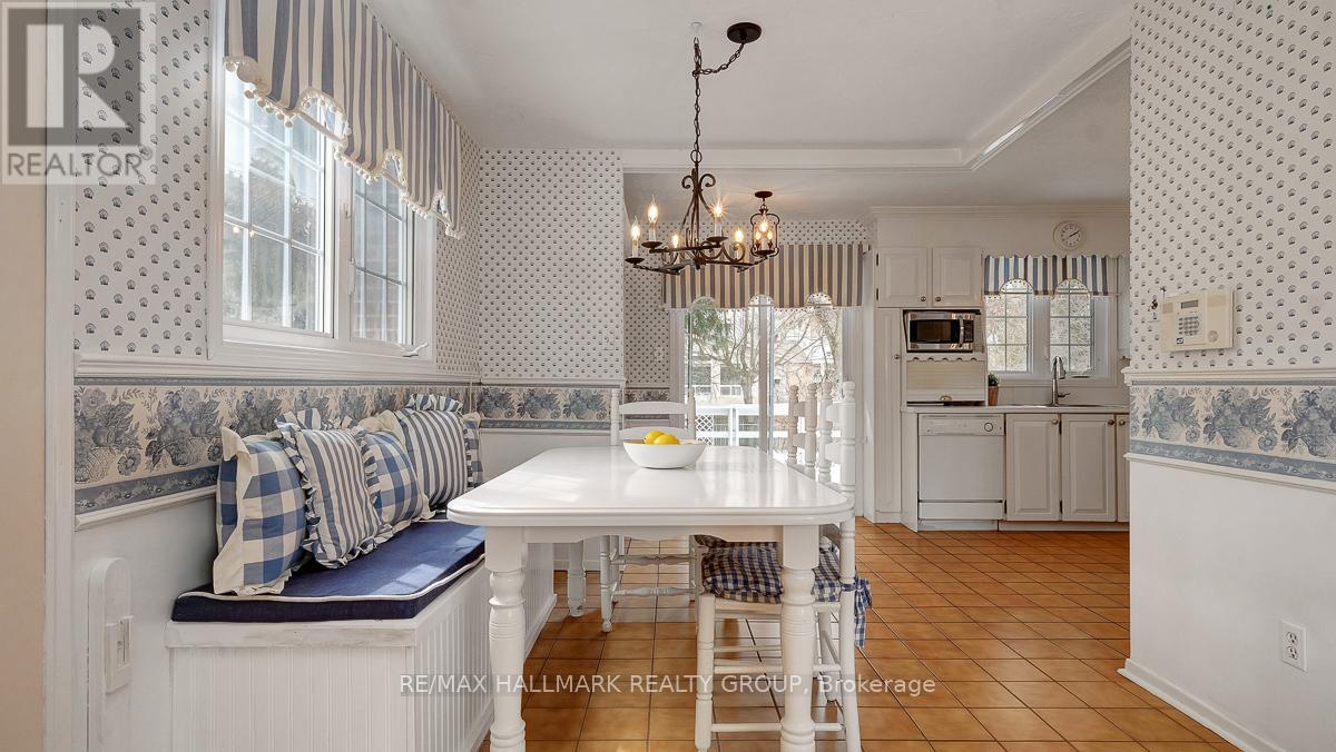 2185 Bickerton Avenue