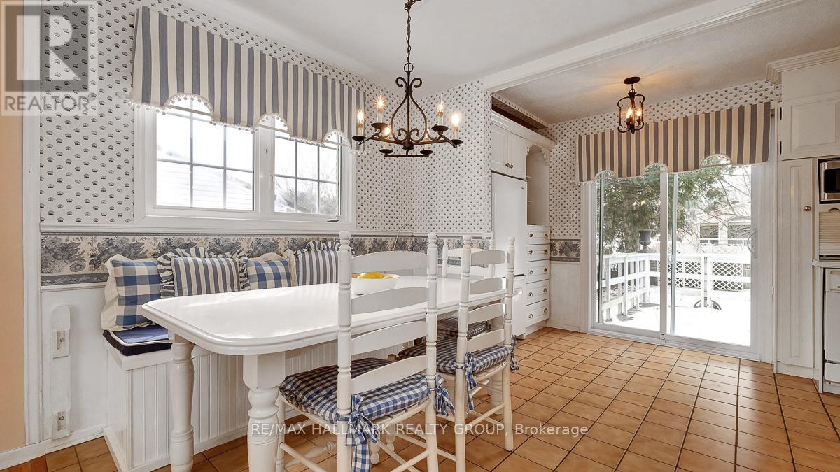 2185 Bickerton Avenue