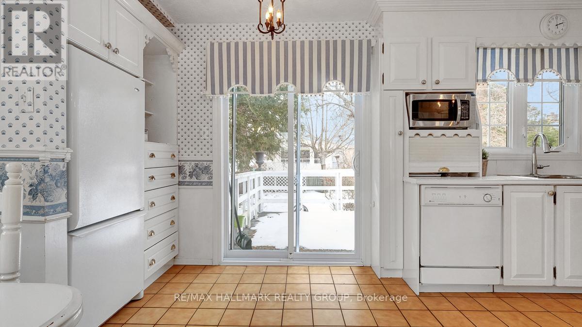 2185 Bickerton Avenue