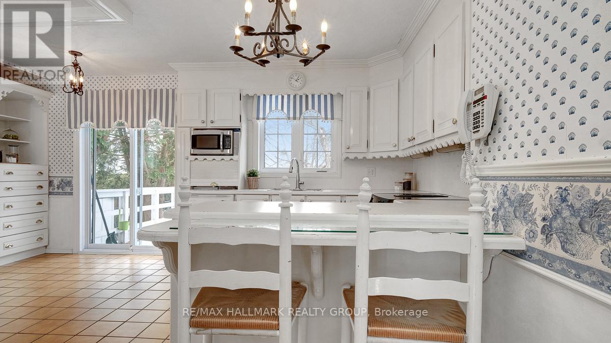 2185 Bickerton Avenue