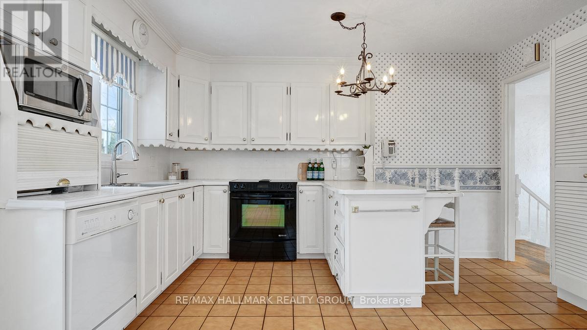 2185 Bickerton Avenue