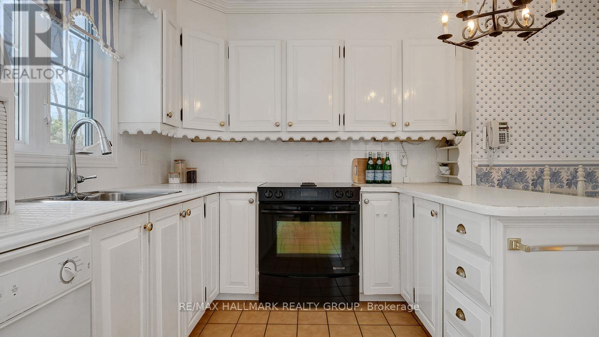 2185 Bickerton Avenue