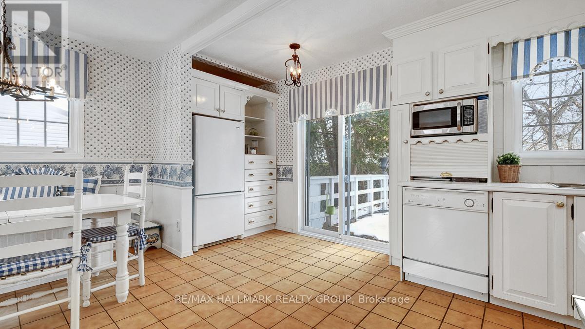 2185 Bickerton Avenue