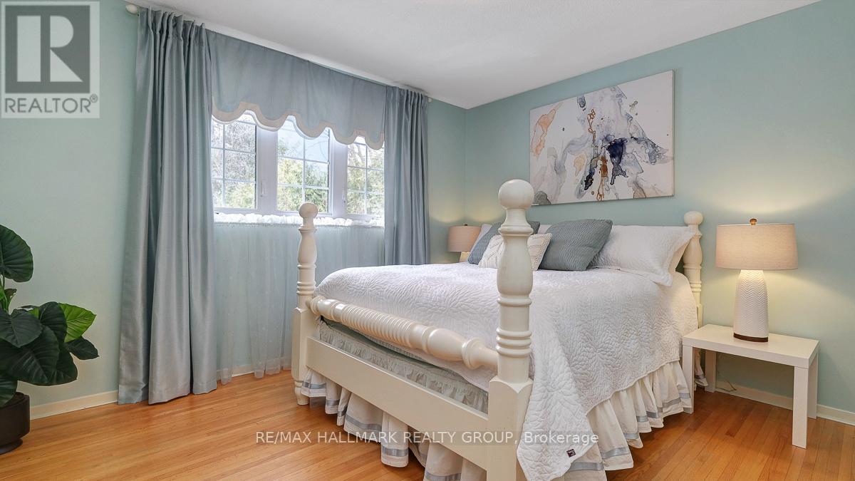 2185 Bickerton Avenue