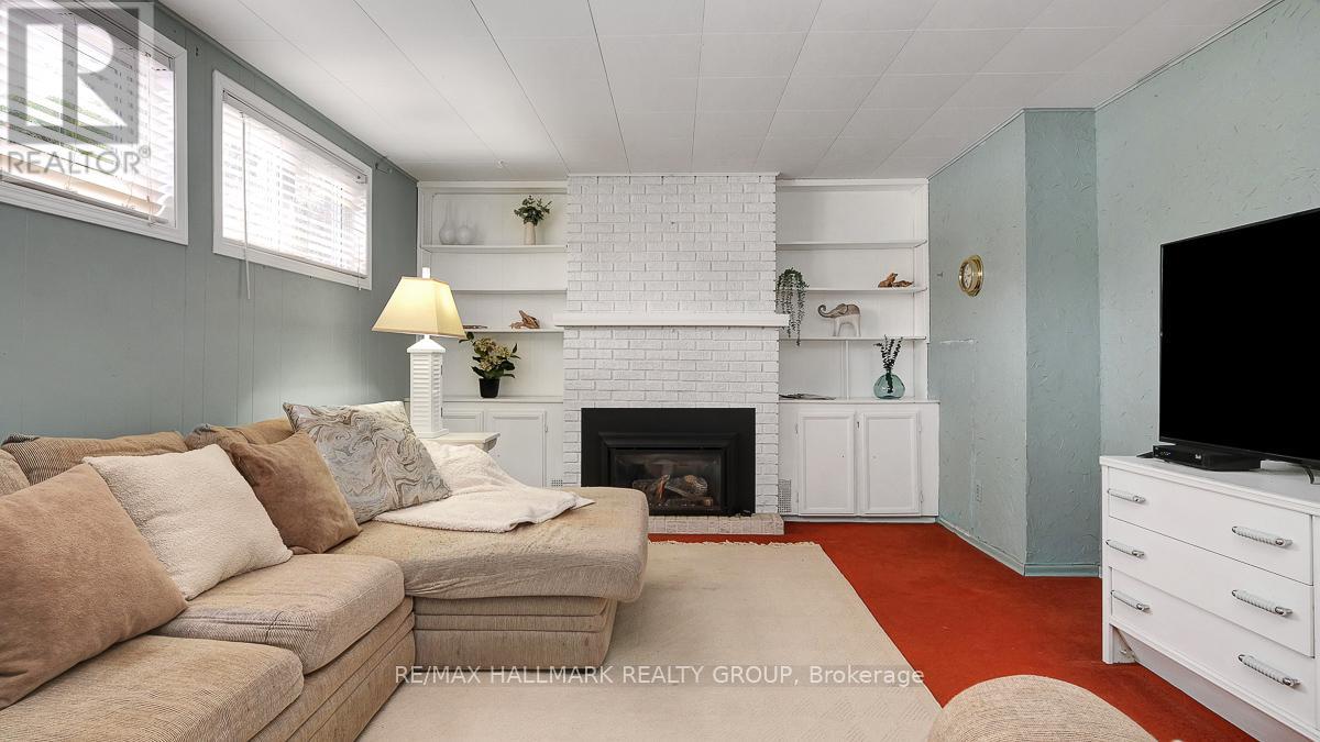 2185 Bickerton Avenue