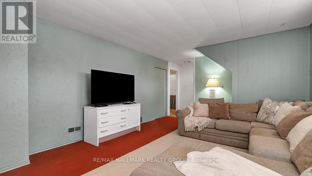 2185 Bickerton Avenue