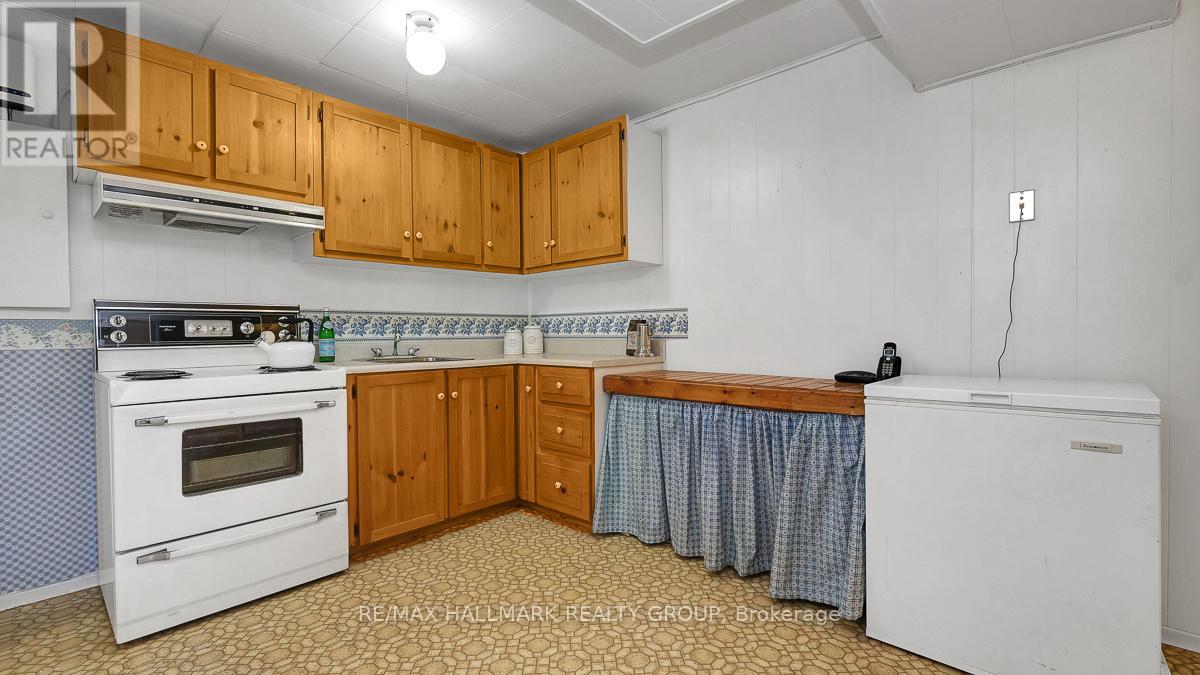 2185 Bickerton Avenue