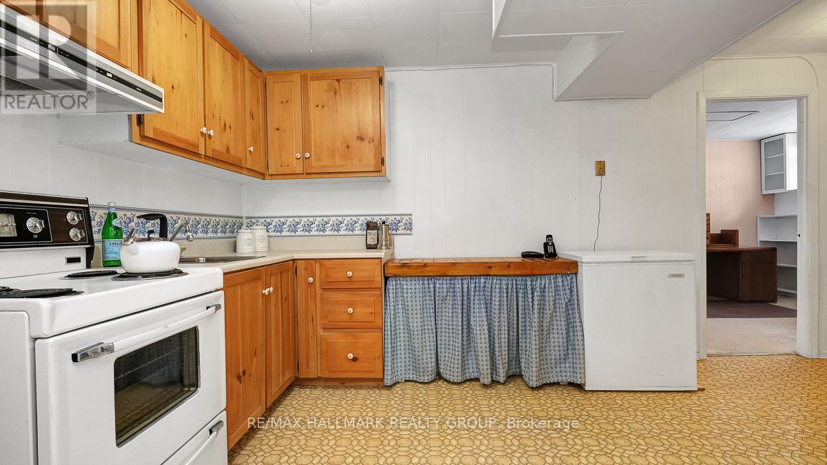 2185 Bickerton Avenue