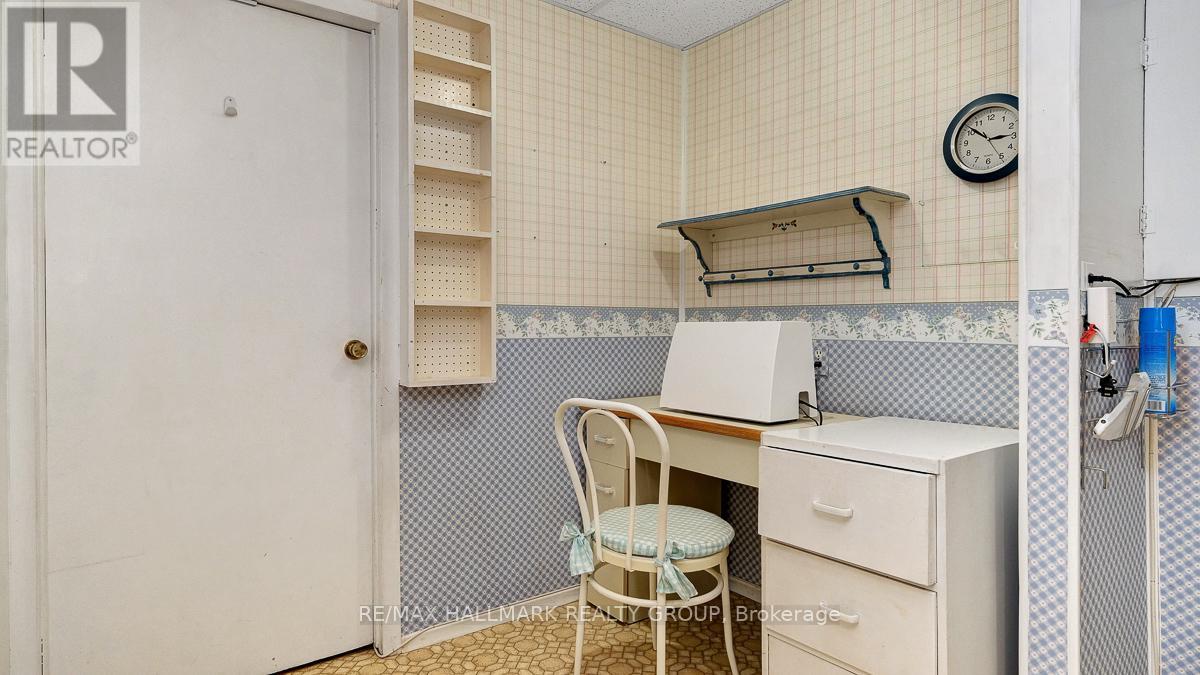 2185 Bickerton Avenue